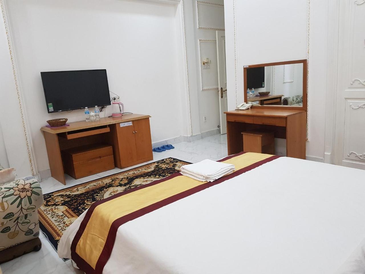 Kim Cuong - Hotel Near Tan Son Nhat Airport Ho Chi Minh-staden Exteriör bild